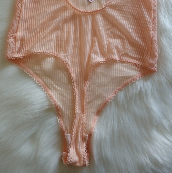 36D VICTORIA'S SECRET LINGERIE - Picture 4 of 5